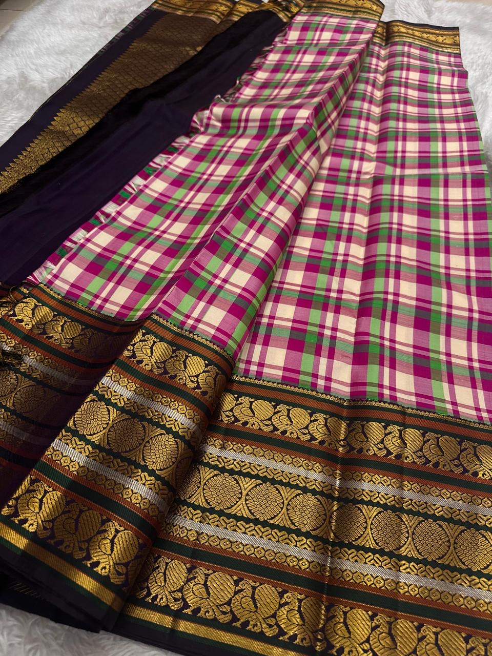 Gold zari pallu with Yaanai Butta figural motifs on forest green ground — Kanchi Pattu saree