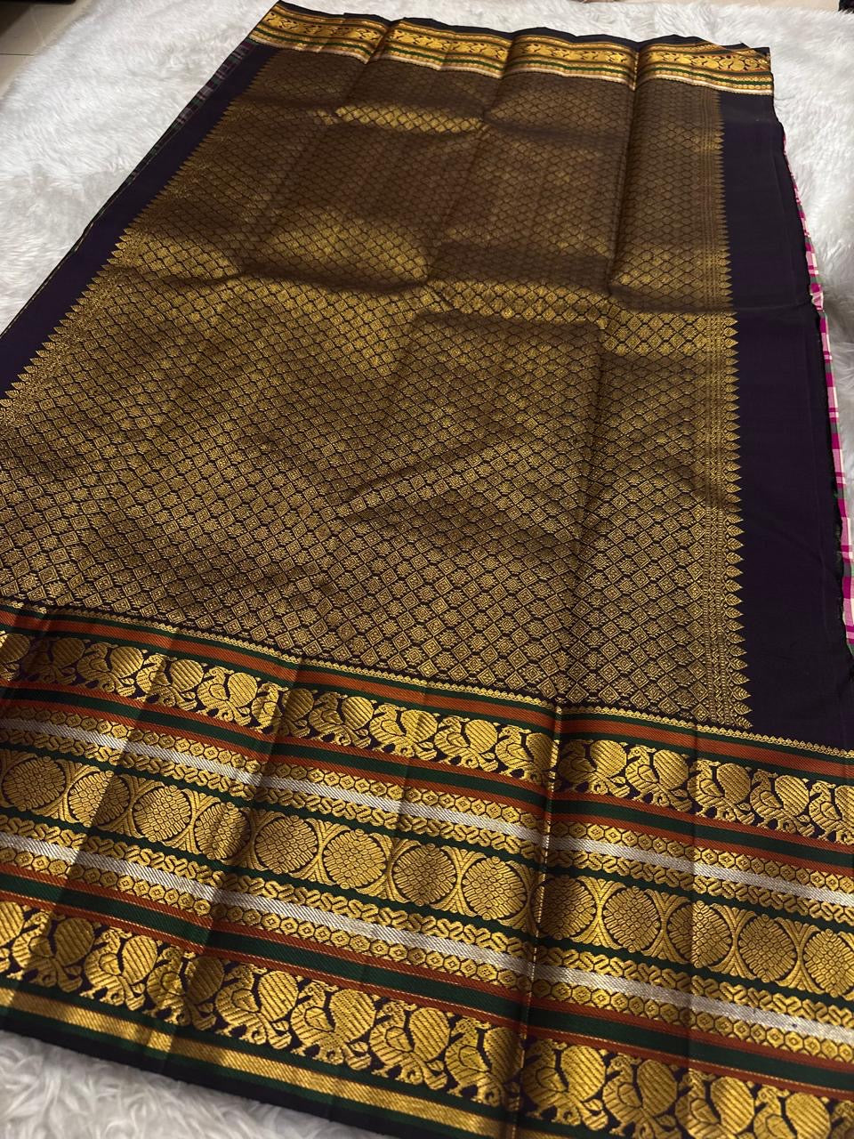 Antique gold Yaanai Butta zari detail woven into forest green border — Kanchi Pattu handwoven silk