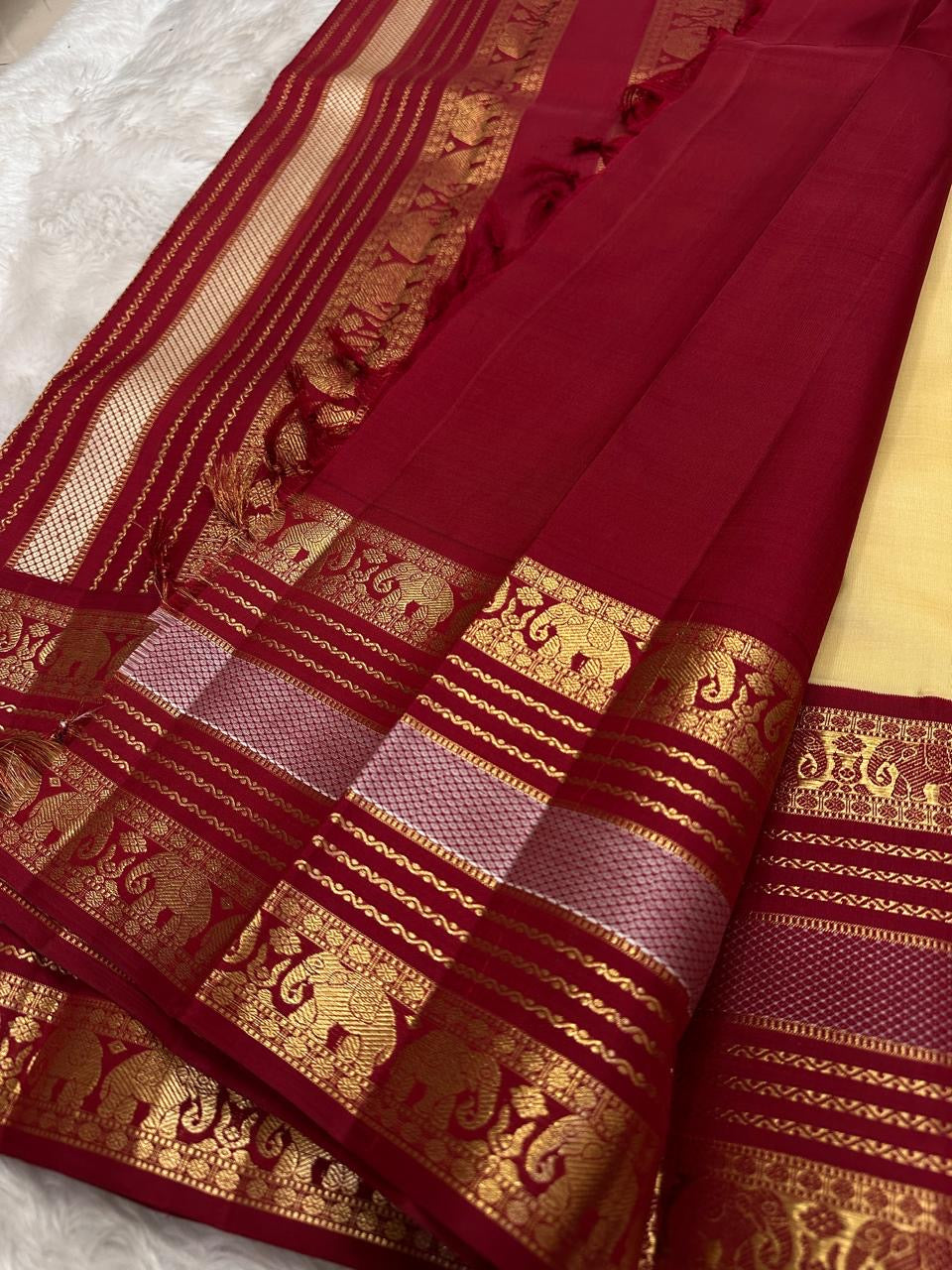 Pallu of the Kanchi Pattu saree in antique gold with Varisaipet banding — serene gold ground resolving the floral body
