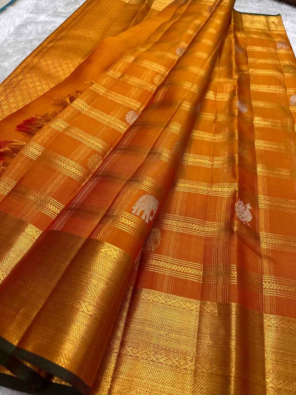 Maanga Butta mango motif in silver and gold zari within Zari Kattam grid — Kanchipuram Veldhari close-up