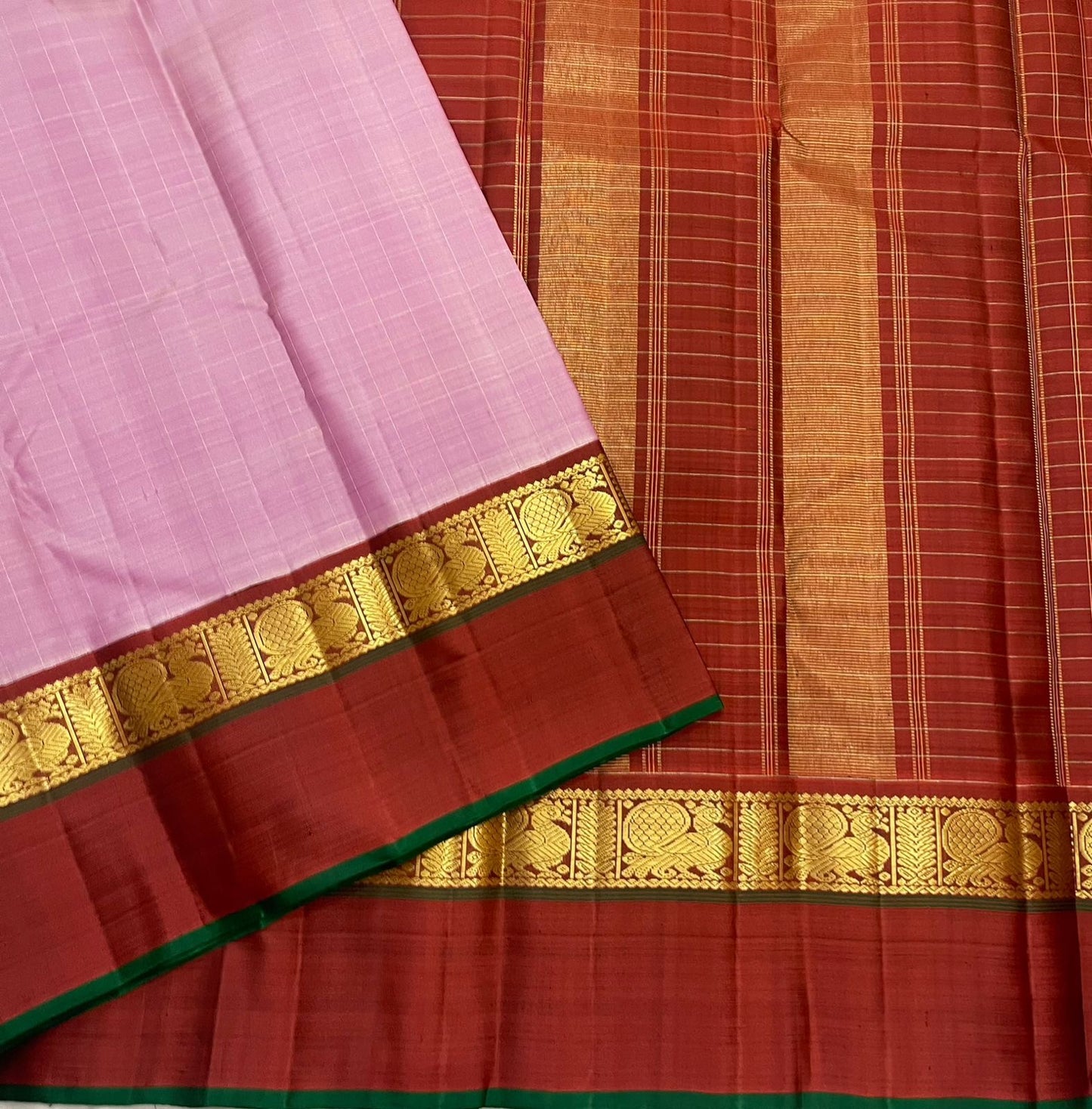 Pallu detail of mauve pink and deep maroon Kanjivaram Korvai saree with Kaal Irangiya antique gold zari