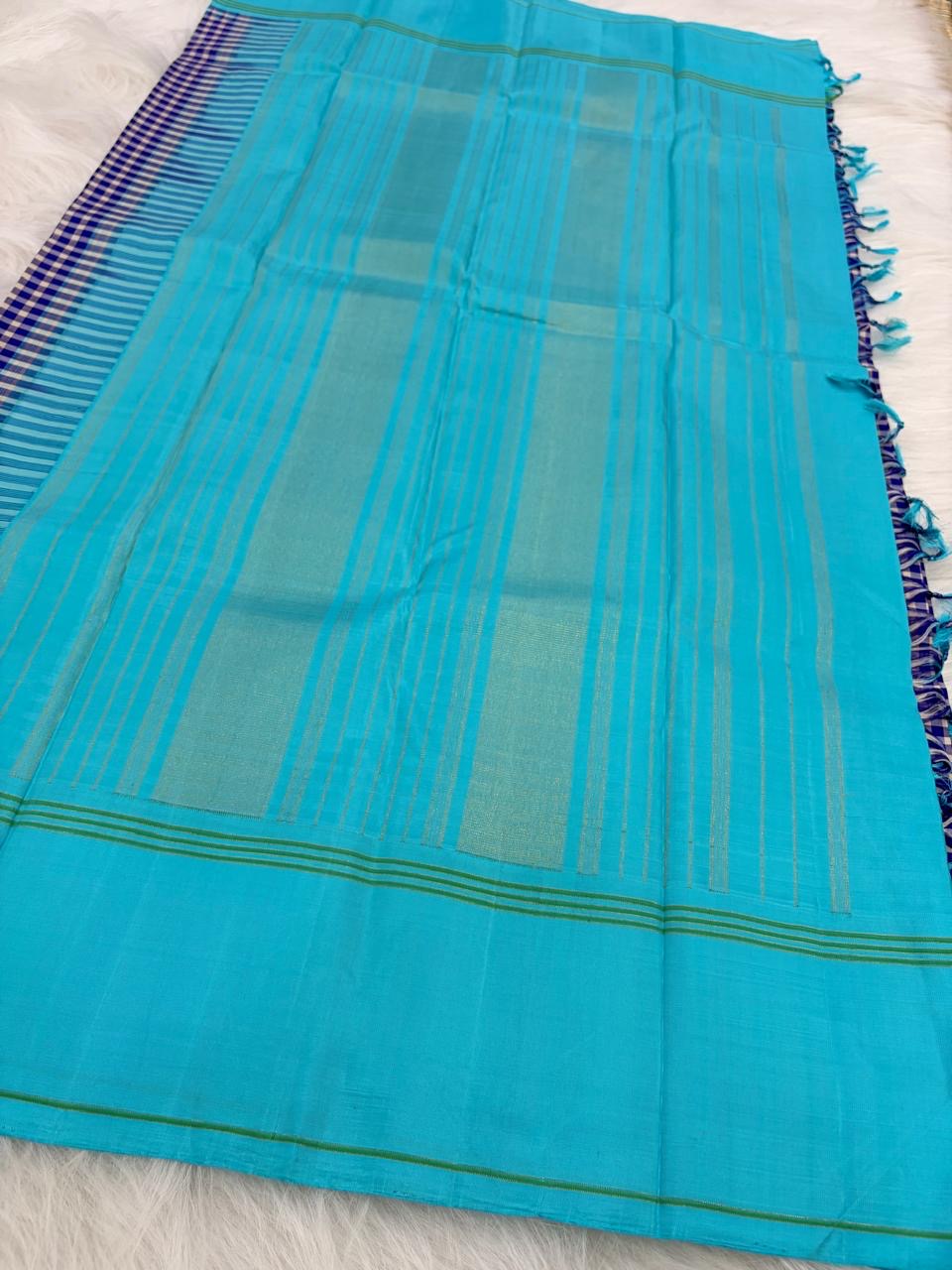 Green silk stripe line detail on sky blue border of navy blue and white Kanchi Kattam handwoven pure silk Kanchi Pattu saree