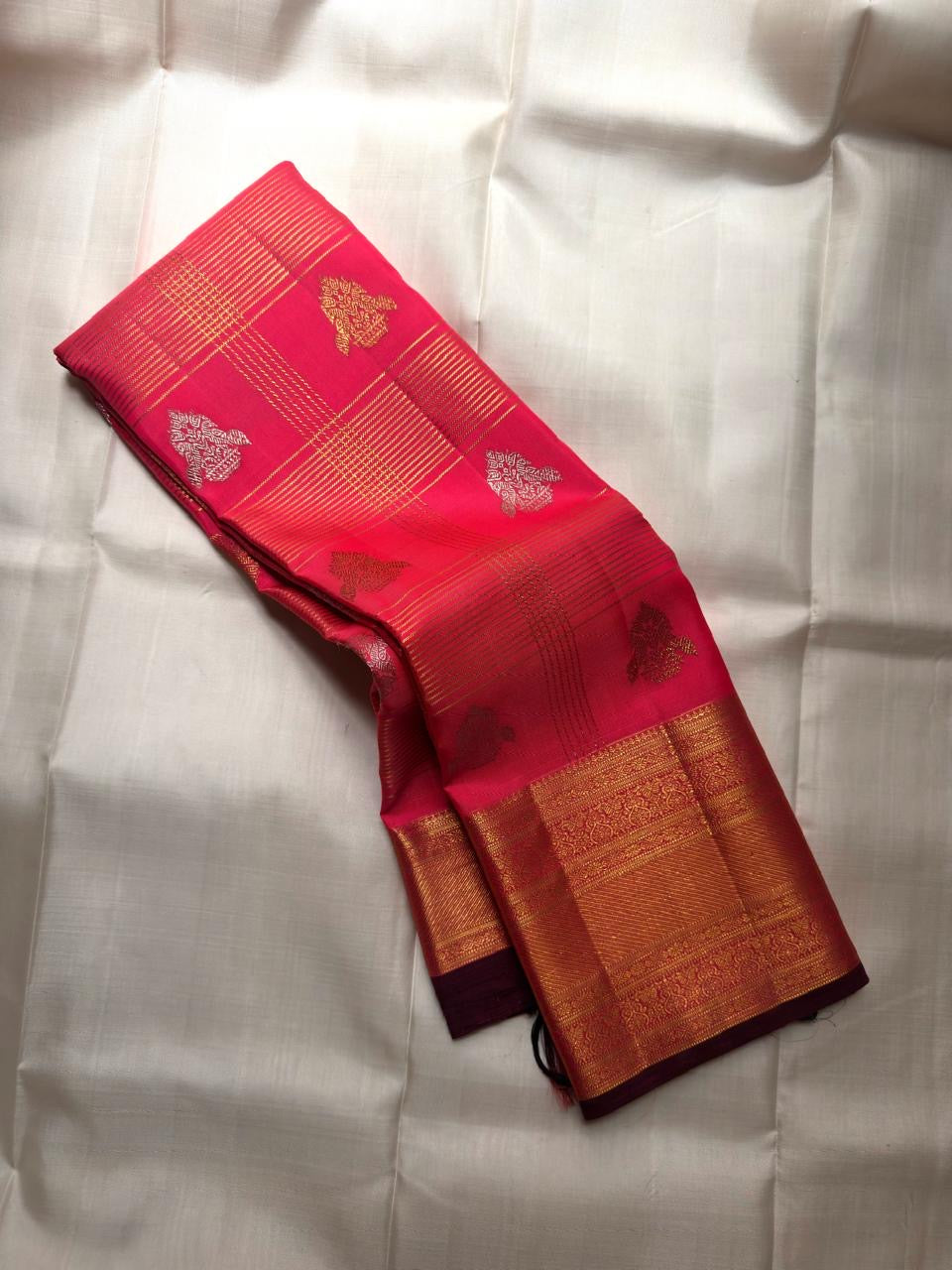 Deep maroon border with stacked heavy antique gold zari pallu — KanchiPattu Veldhari Maanga Butta saree detail