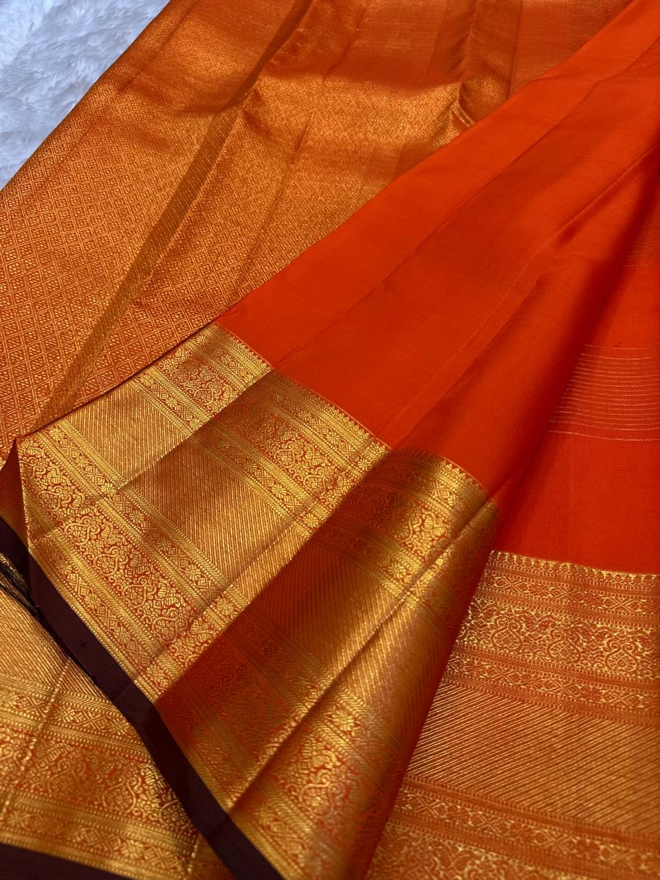 Dark bottle green border with geometric antique gold zari — Kanchi Pattu Veldhari Yaanai Butta saree detail