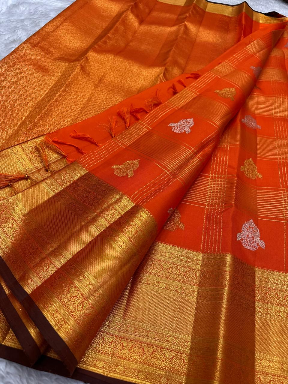 Yaanai Butta elephant motif in antique gold zari within Zari Kattam grid — Kanchi Pattu Veldhari close-up