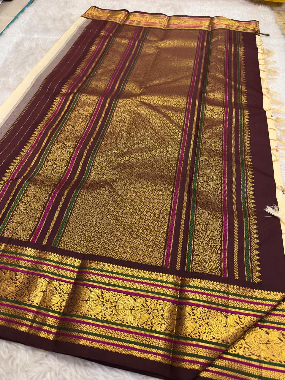 Pallu of the Kanchipuram saree in arakku red with Varisaipet Yaanai and geometric zari banding at full pallu scale