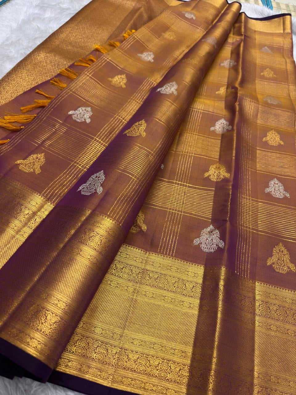 Heavy antique gold zari pallu on deep green ground — Kanjipuram Veldhari shot colour saree