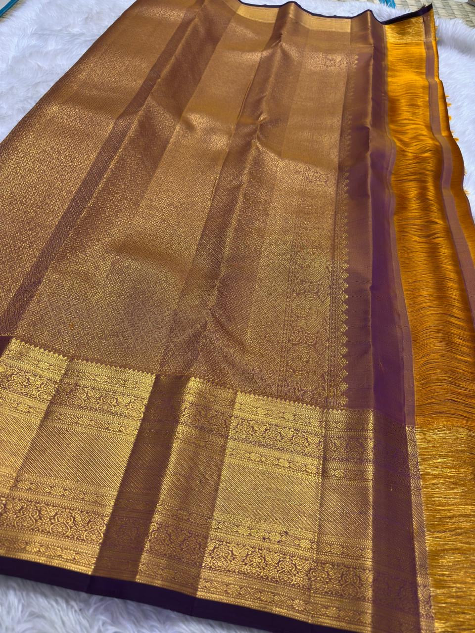 Gandaberunda Butta twin-headed eagle in silver and gold zari within Zari Kattam grid — Kanjipuram Veldhari close-up
