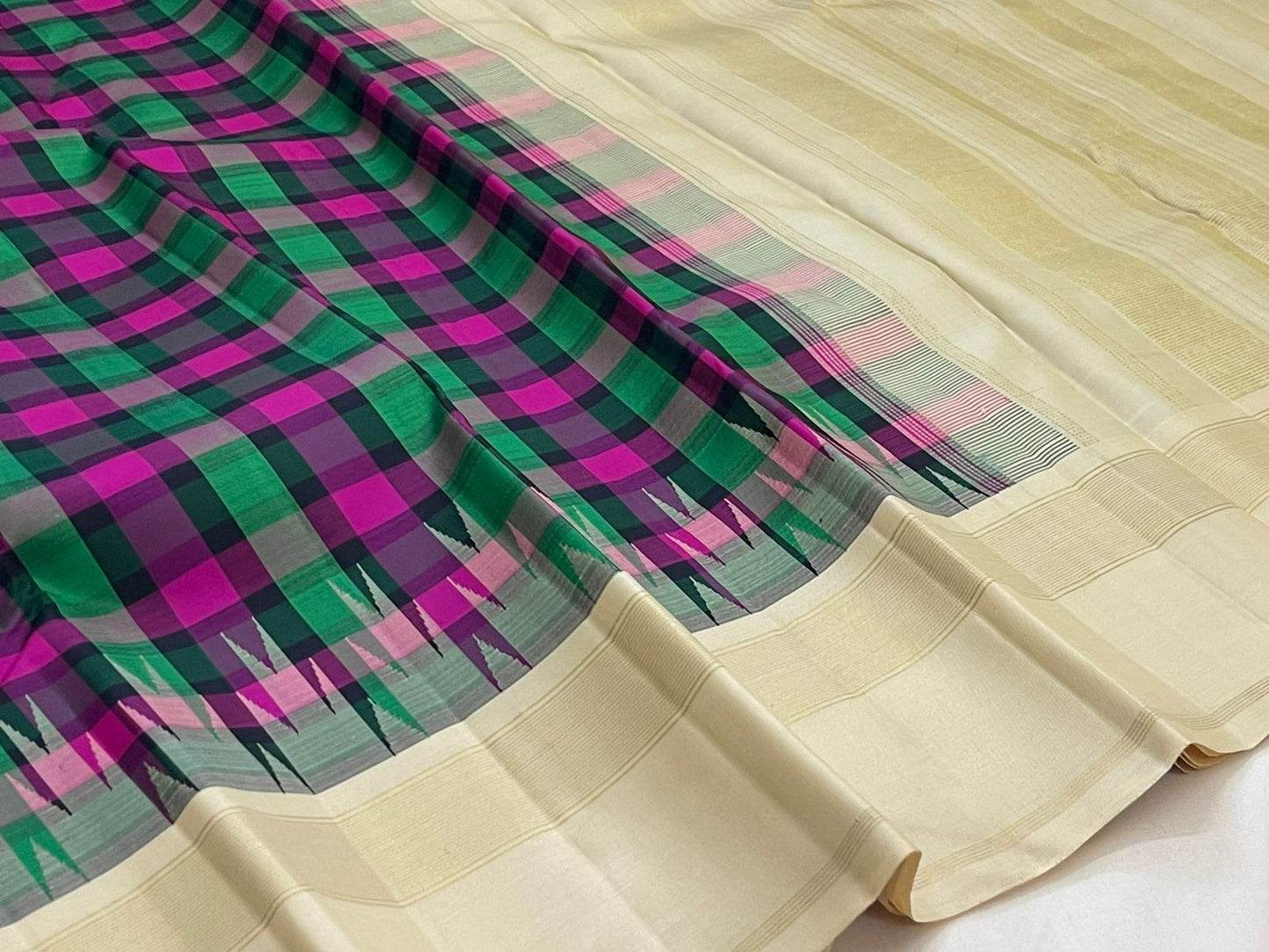 Ivory pallu of multicolour Kanchi Kattam Kanchipuram pure silk saree with Thazhampoo Reku — pallu close-up