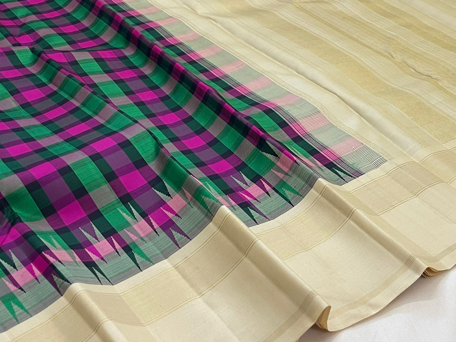 Ivory pallu of multicolour Kanchi Kattam Kanchipuram pure silk saree with Thazhampoo Reku — pallu close-up