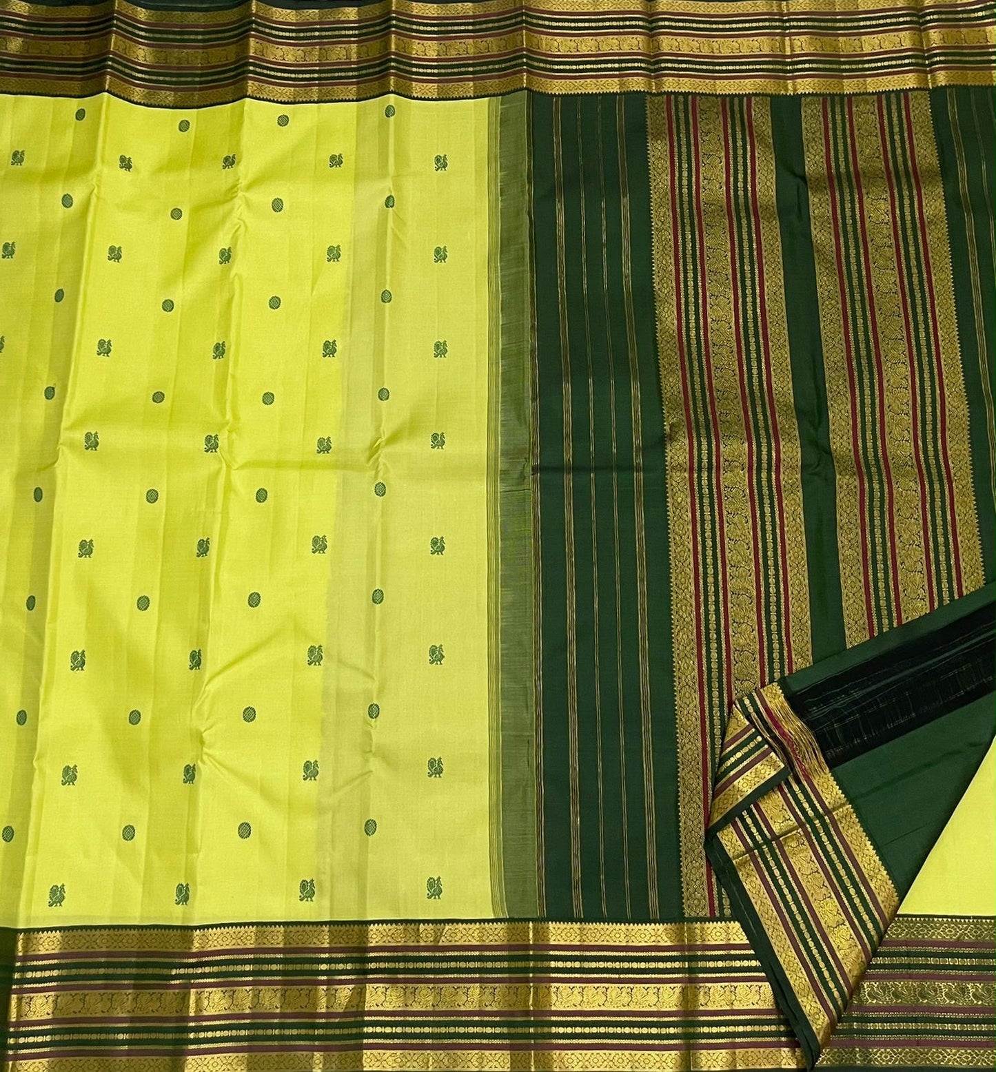 Deep green Silk Thread Kamalam circular butta on lime green silk — Kanjeevaram Varisaipet body close-up