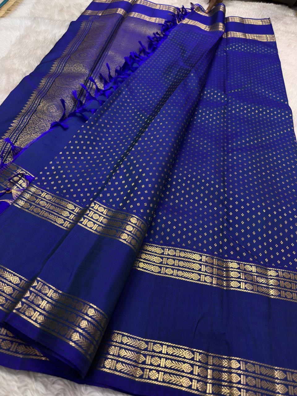 Royal blue Rettapet border with twin parallel zari lines and geometric chevron gold zari — Kanjeevaram saree detail