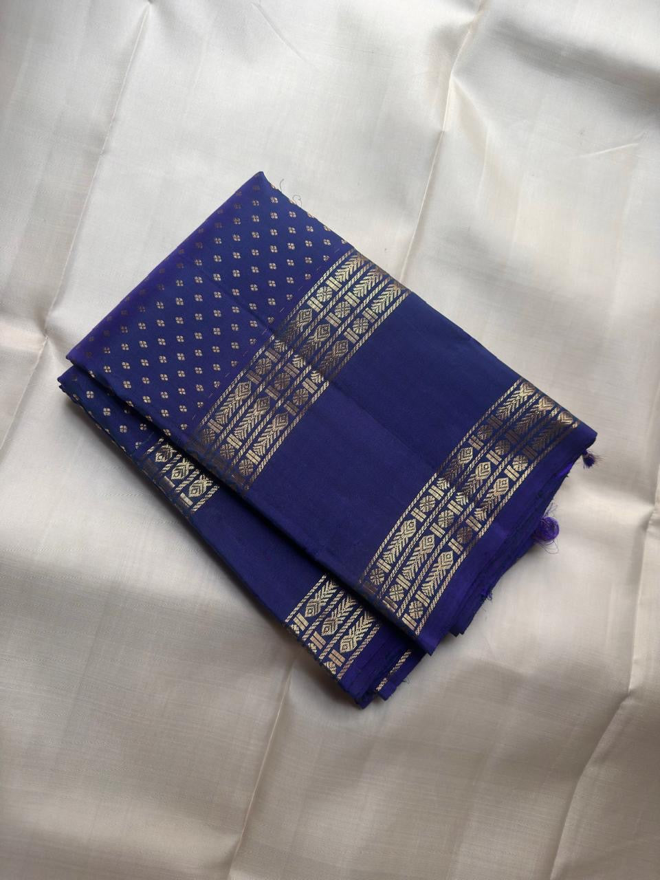 Gold zari pallu with geometric lattice pattern on royal blue ground — Kanjeevaram Rettapet silk saree