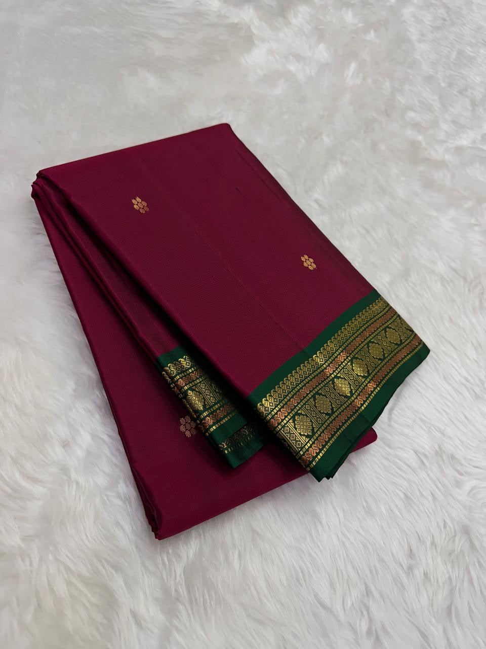 Teal Korvai border of the Kanchipuram lightweight saree with Vanasringaram Yazhi and Mayil figures in dense gold zari