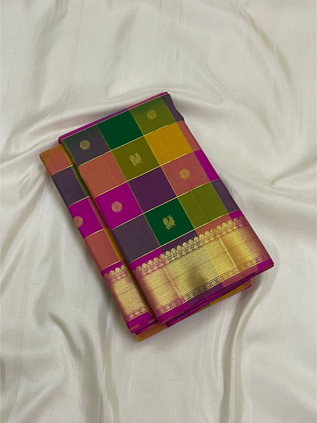 Magenta Korvai border with Kamalam butta in antique gold zari on multicolour Paalum Pazhamum KanchiPattu saree — border detail