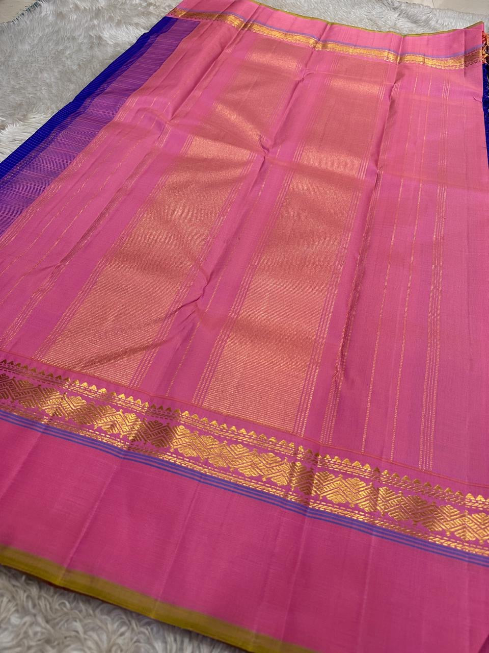 Antique gold zari geometric diamond and lattice motif detail in radiant pink Kaal Irangiya border of handwoven Kanjeevaram saree