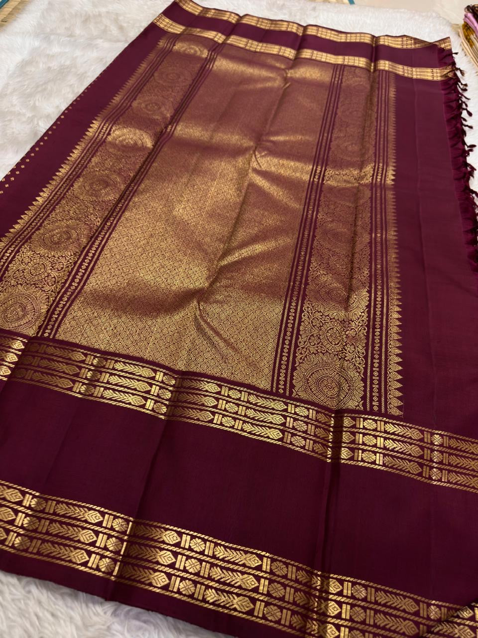 Burgundy Rettapet border with twin parallel zari lines and geometric chevron gold zari — Kanjipuram detail