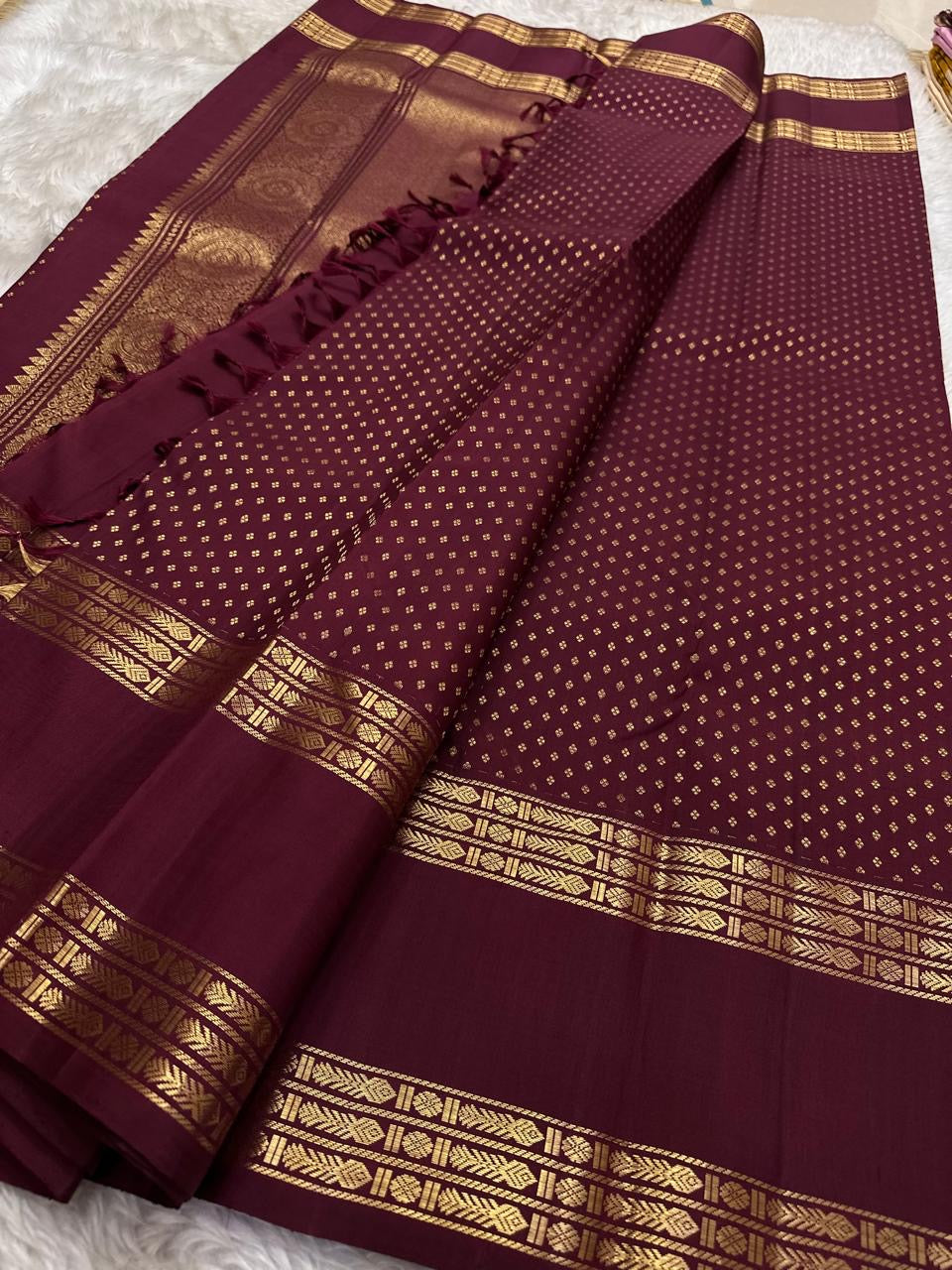 Gold zari pallu with geometric lattice on deep burgundy ground — Kanjipuram Rettapet silk saree