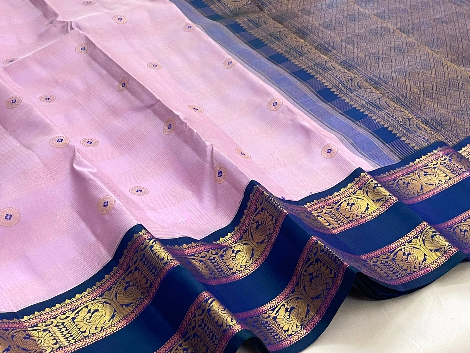 Close-up of soft lavender silk body with circular Meenakari Kamalam Butta in antique gold zari — Kanjipuram Butta