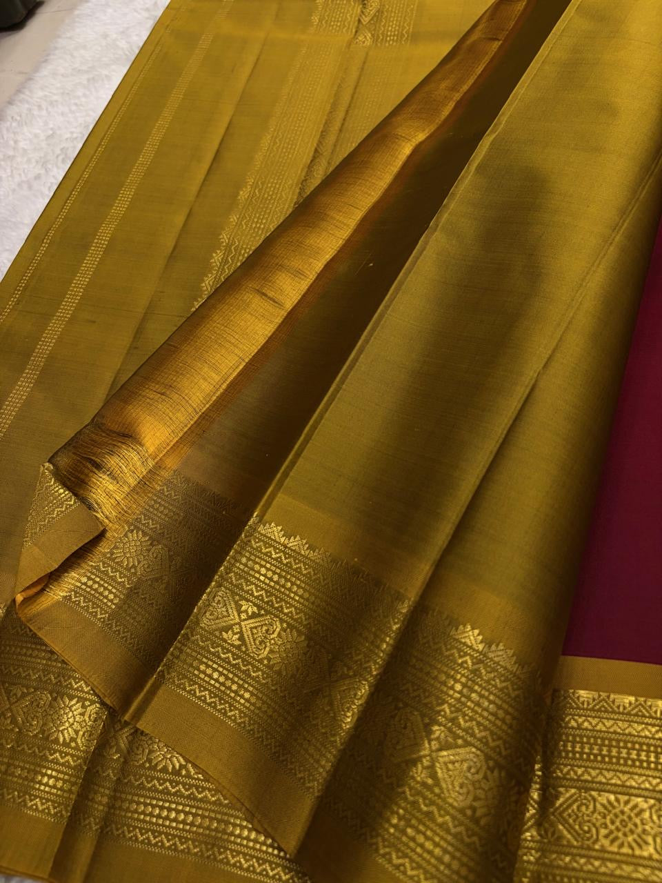 Handwoven pure silk Kanjipuram lightweight saree in arakku red with scattered Nakshatra Butta in gold zari and grand antique gold Varisaipet border — Idam Living