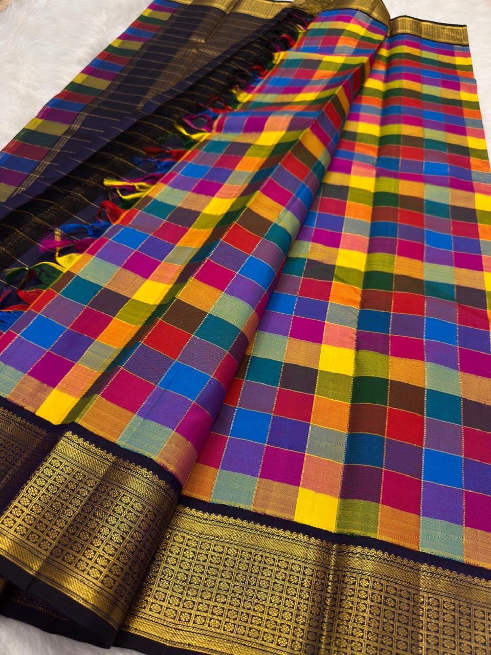 Twin parallel Rettapet border lines with gold zari on deep navy — Kanjivaram handwoven silk detail