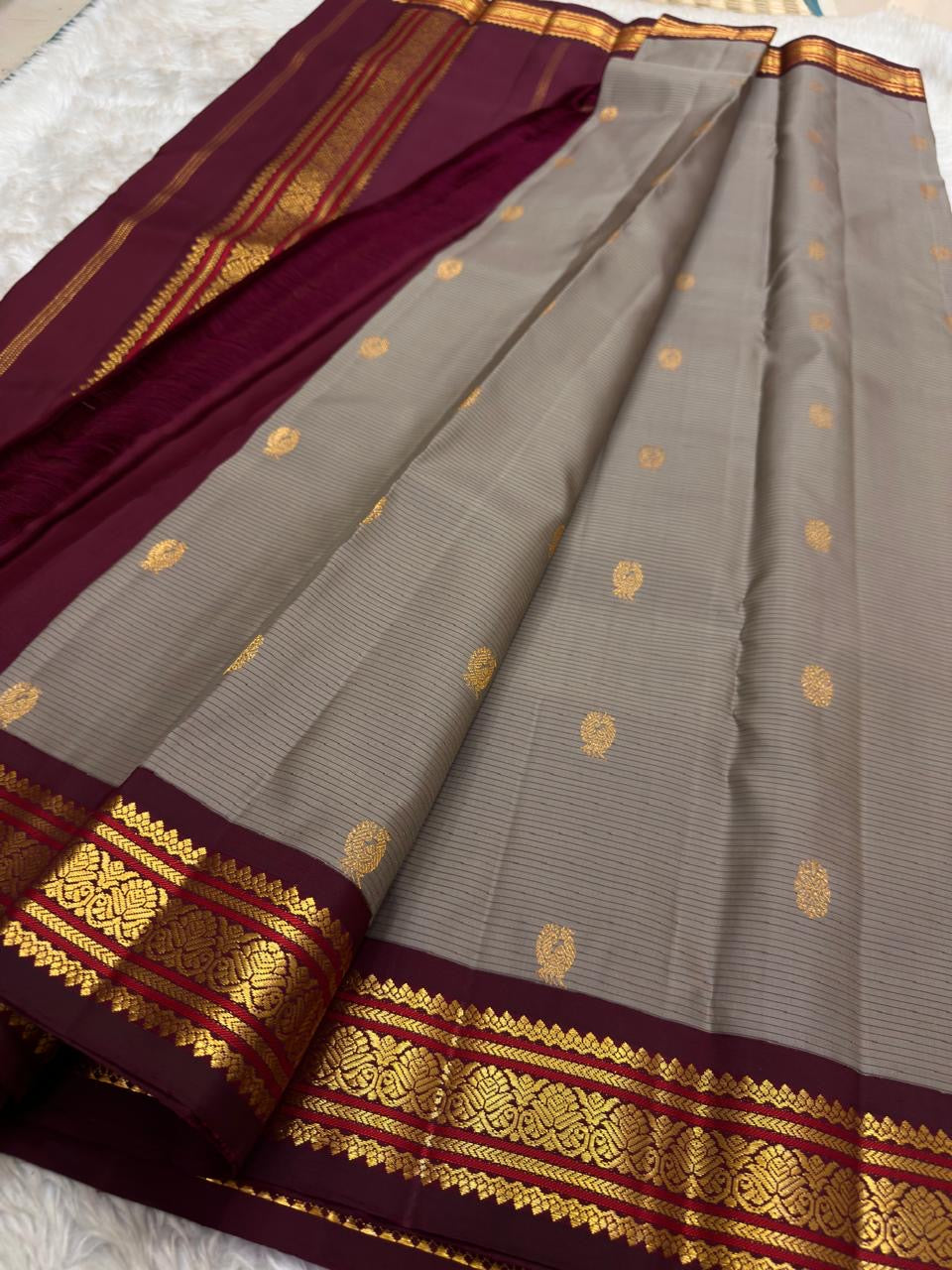 Maroon Varisaipet Korvai border of the Kanjivaram saree with dense floral and leaf bands in gold zari