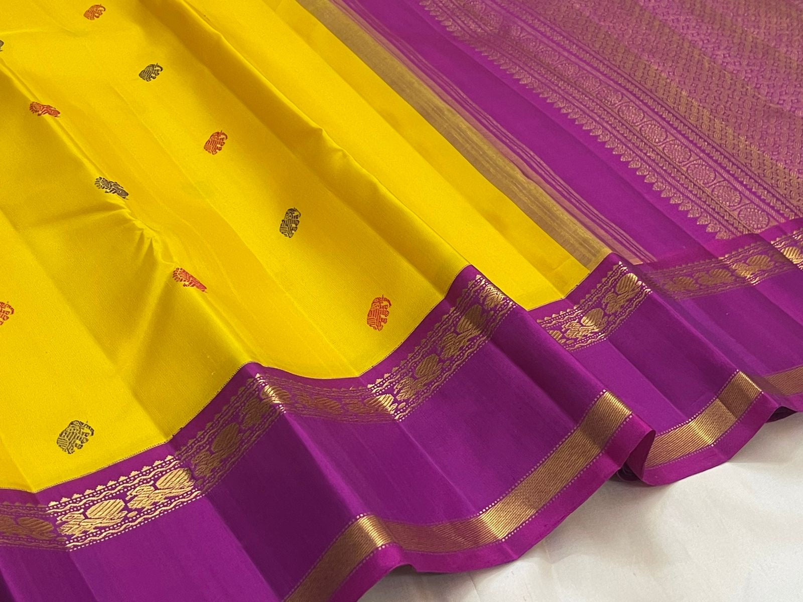 Violet Rettapet double-line gold zari border on canary yellow handwoven pure silk Kancheepuram saree — border detail