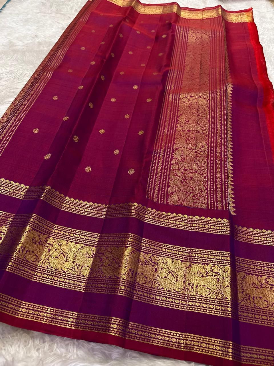 Arakku red Rettapet border detail with twin parallel woven lines and antique gold zari elephant and bird motifs on handwoven Kanjivaram saree