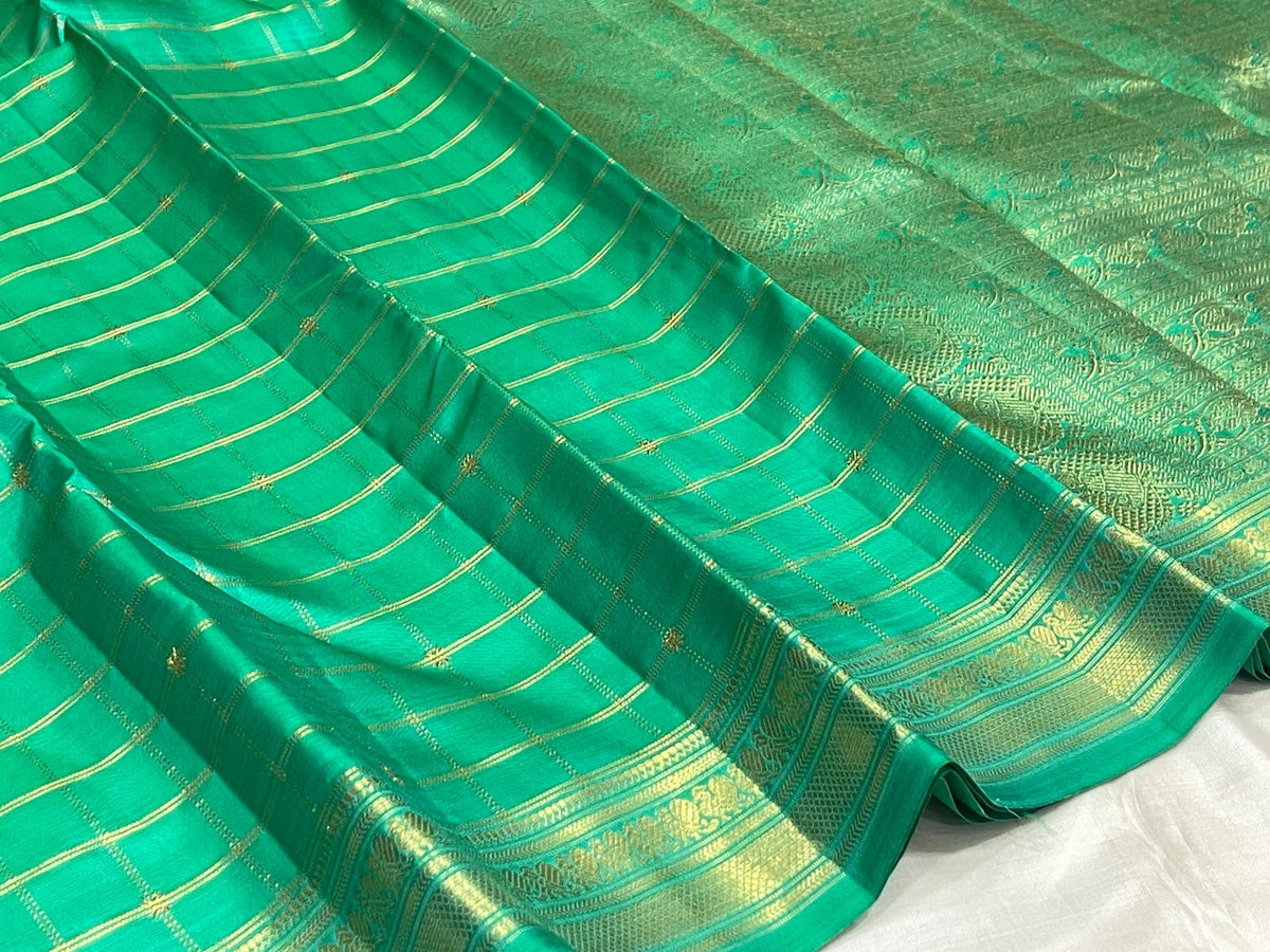 Jade green Kancheepuram saree with Vankipet, Malli Moggu and Benares Pet border