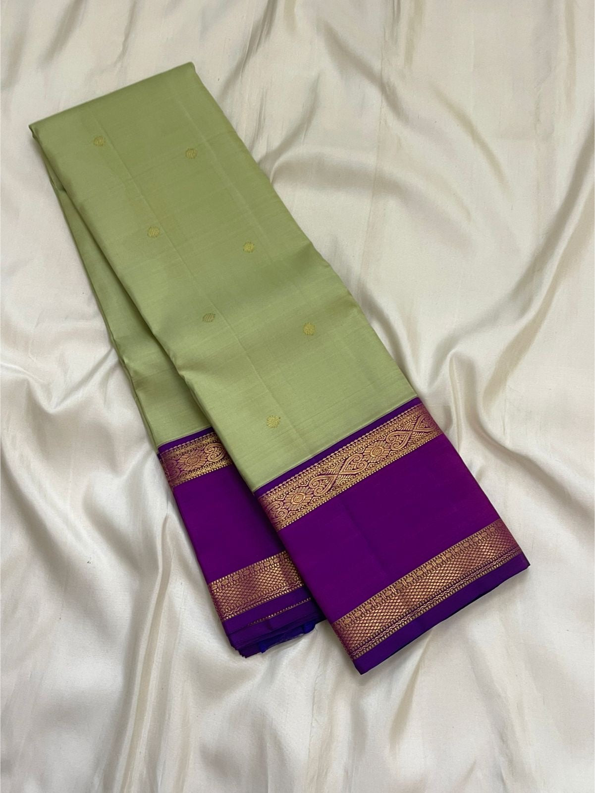 Pistachio green and purple handwoven pure silk Rettapet Kancheepuram saree overview
