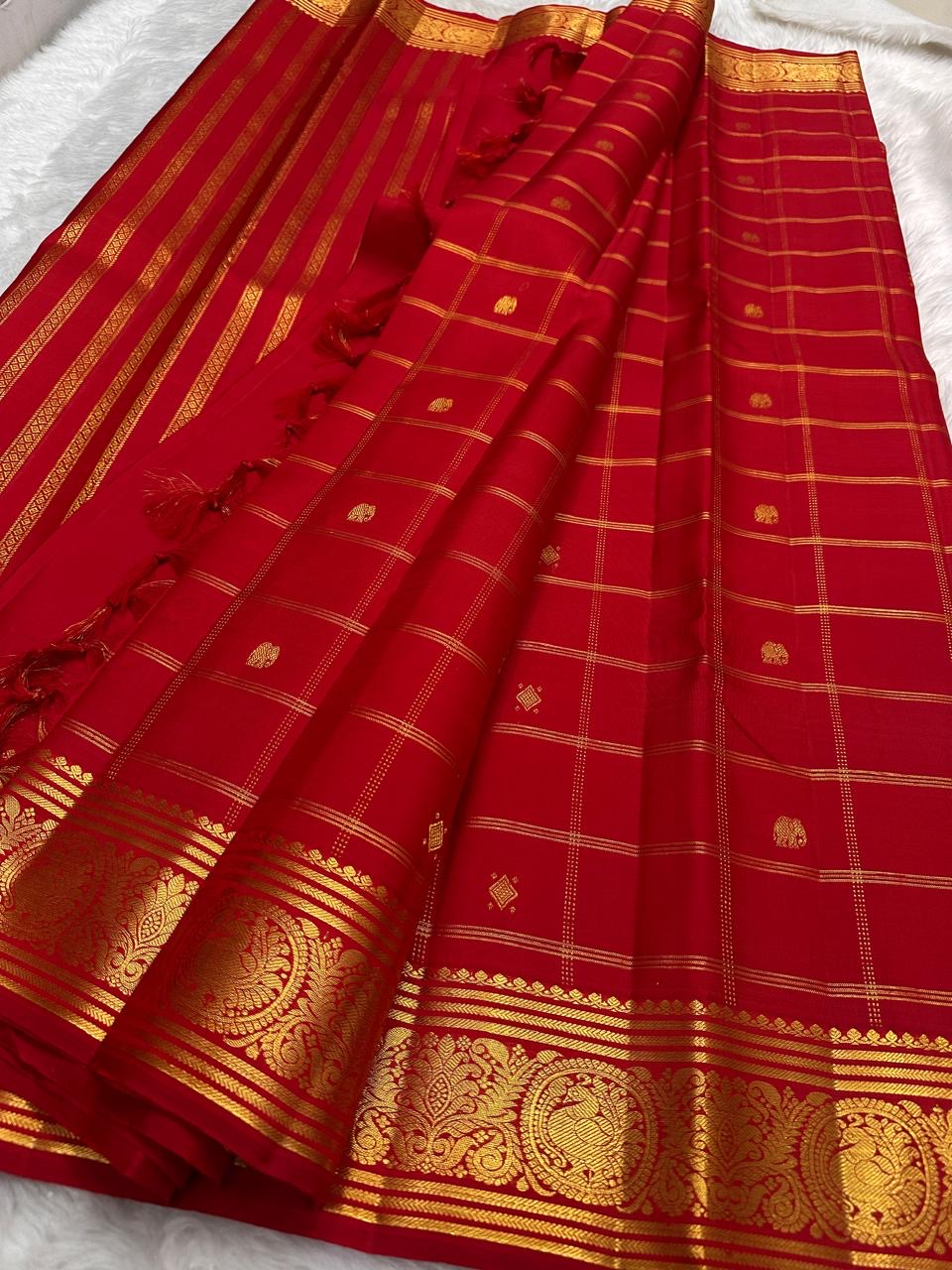 Deep red Varisaipet gold zari temple motif border detail