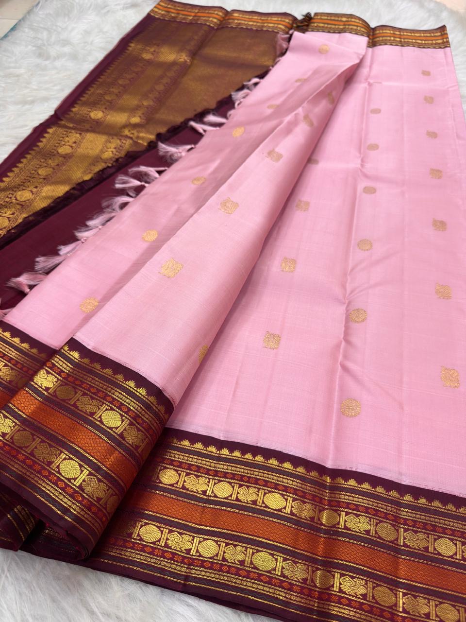 Varisaipet border with Mayil and Kamalam zari motifs