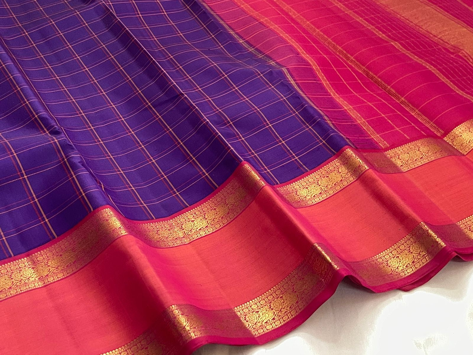 Korvai interlocked border join with Rettapet twin parallel lines on coral red Kanchipuram saree