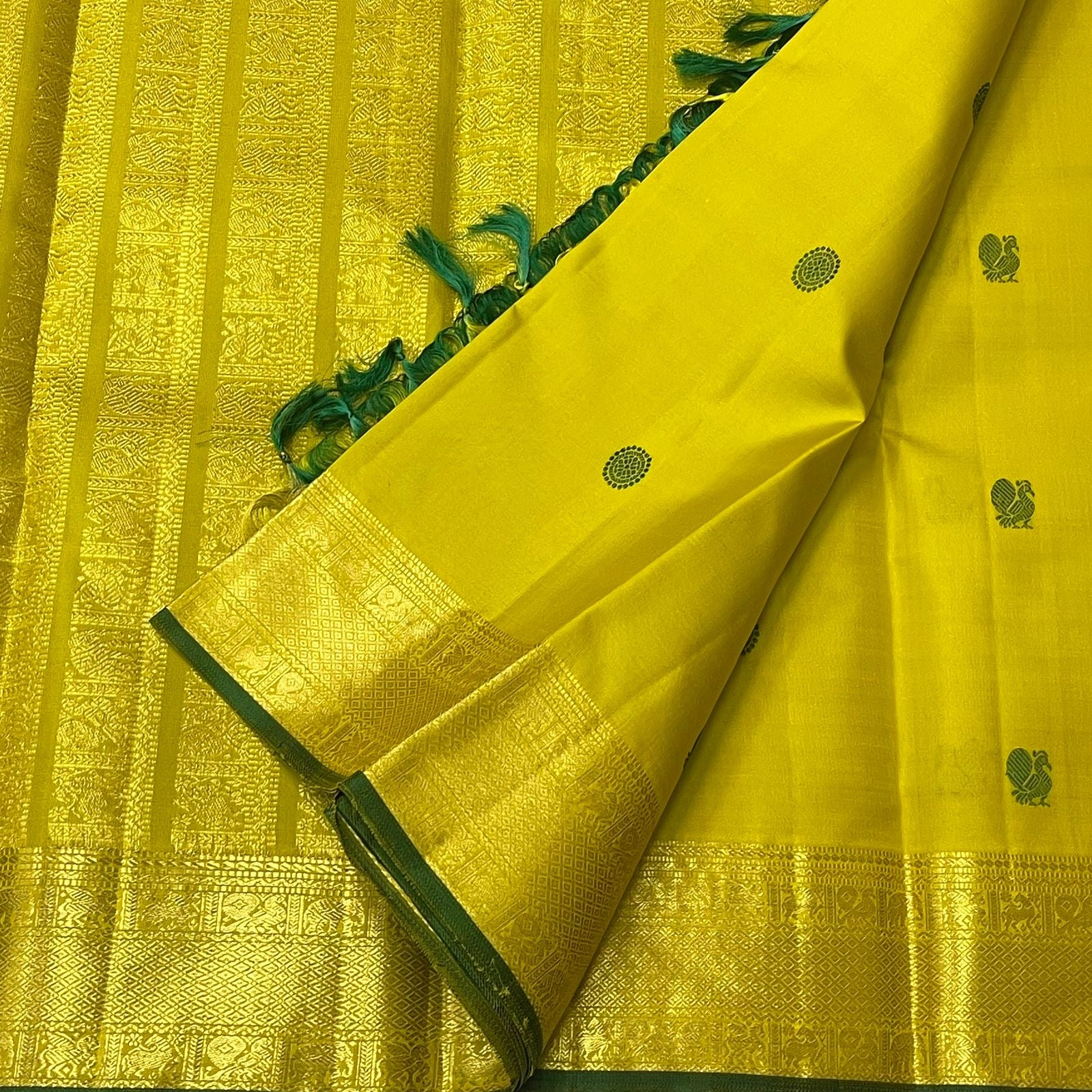 Gold zari narrow border with green silk selvedge stripe detail