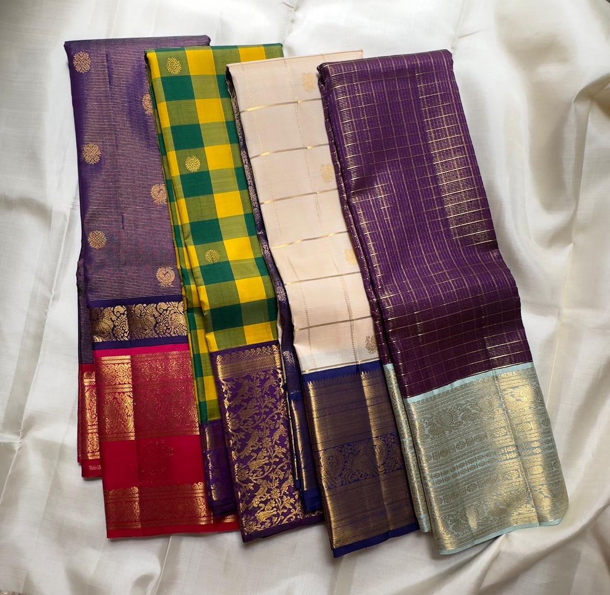 Close view of the Alli Pachai border with floral zari ornament, geometric separators and fine Reku lines.