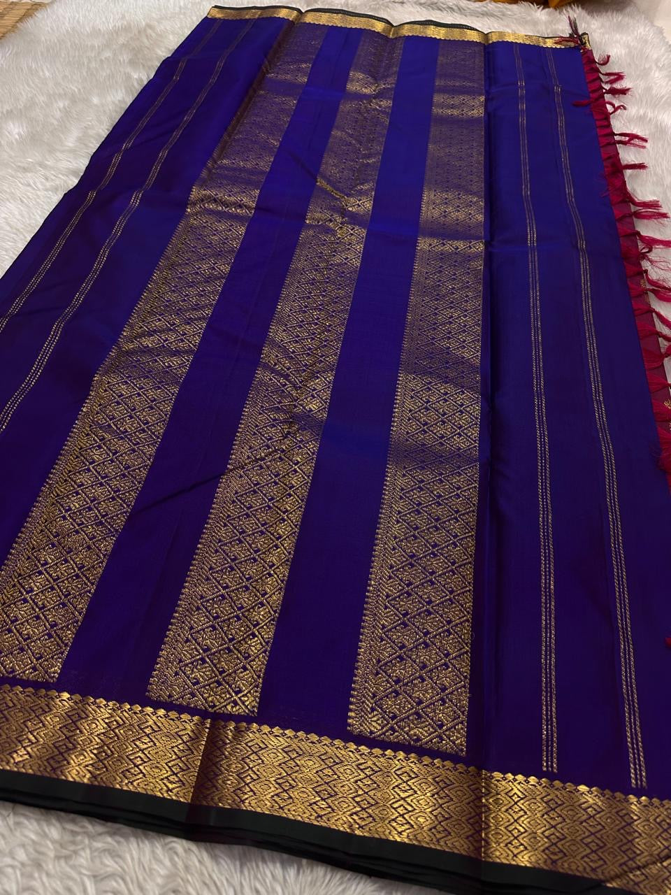 Full royal blue pallu display with wide zari woven panels on a Pure Kanchipuram silk saree, shipped from New Jersey USA.