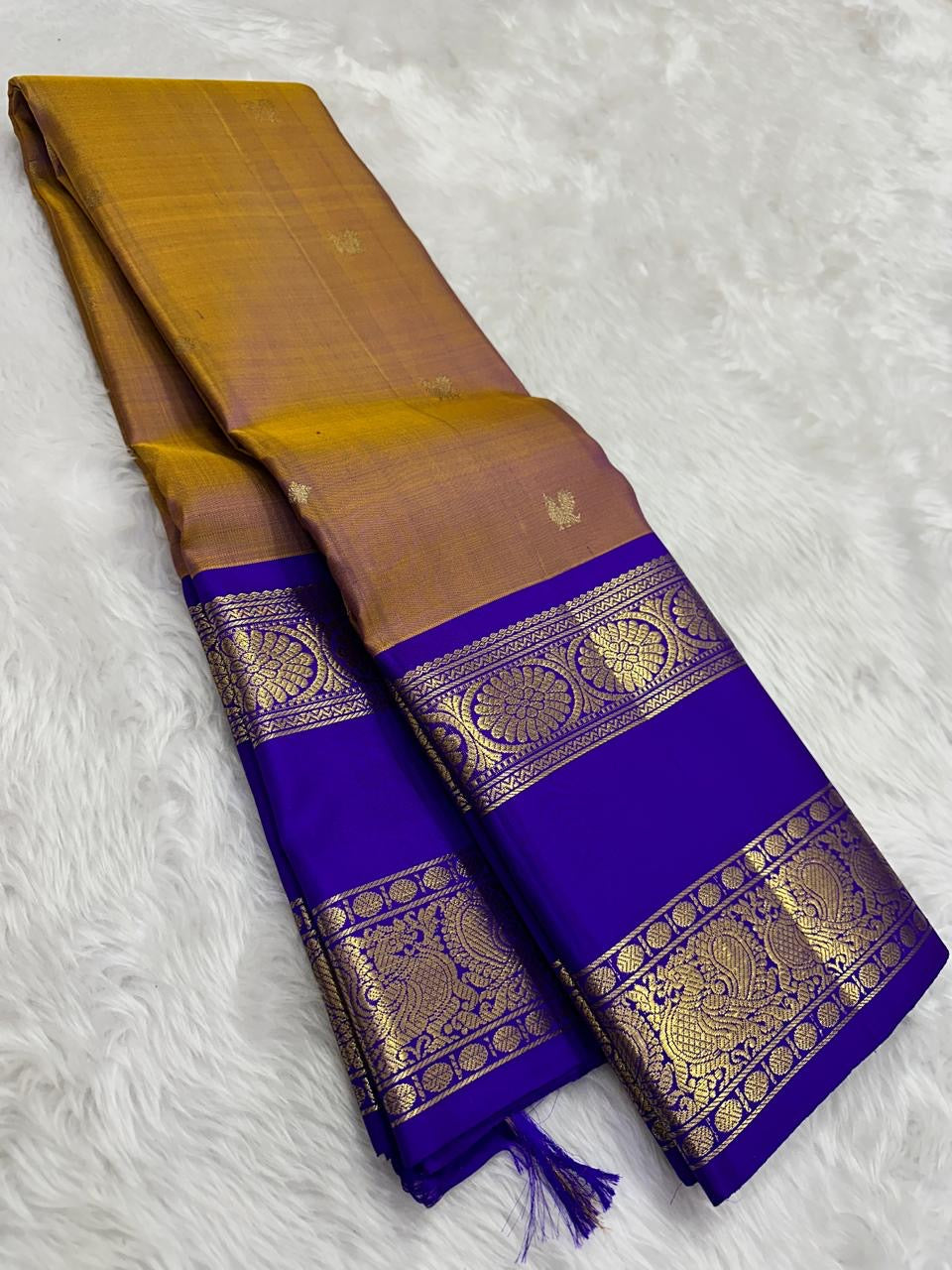 Antique gold and royal blue Rettapet Kanchipuram silk saree – full overview