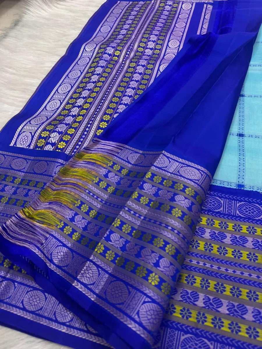 Threadwork roundel motif on the aqua body.