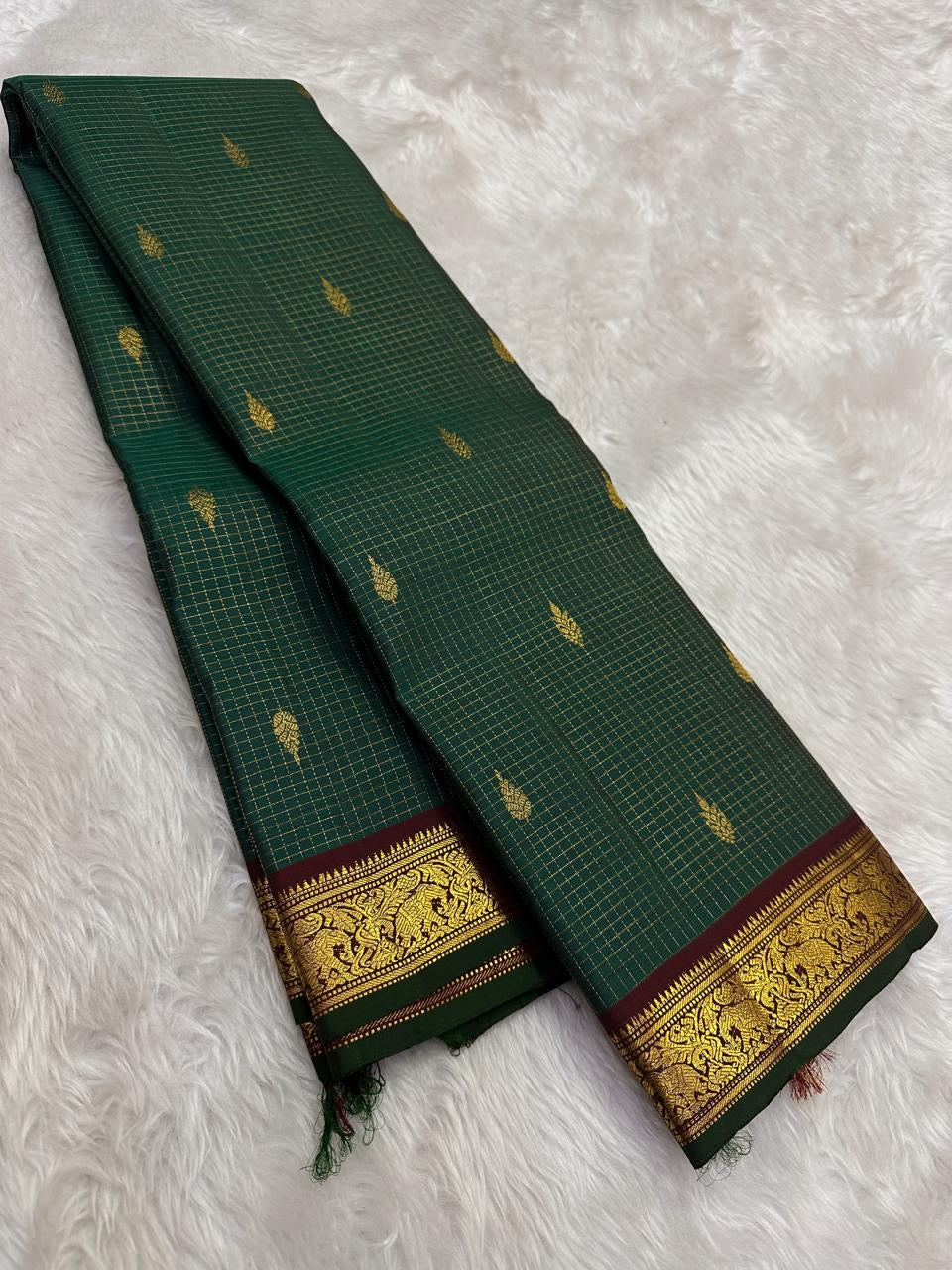 Arakku-Brown Kanchipuram border with Yaanai and Kodi-Valli gold zari motifs