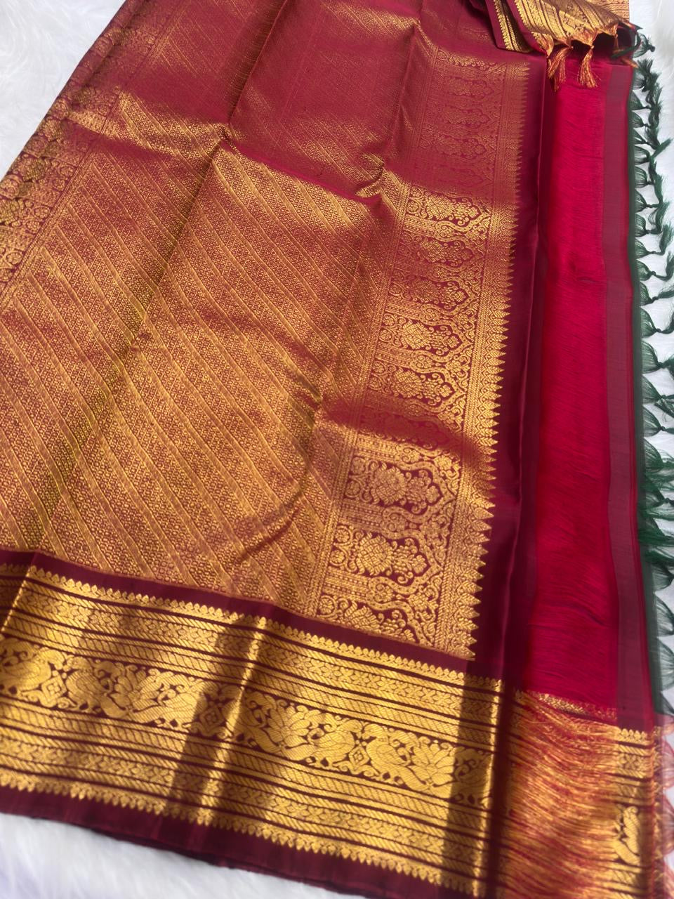 Arakku gold-zari border with traditional figurative Kanchipuram motifs.