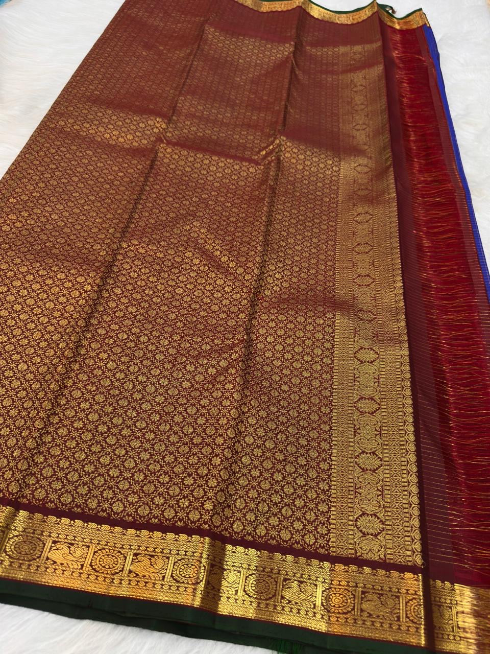 Arakku Kanchipuram Pettu with framed Floral Chakram zari medallions