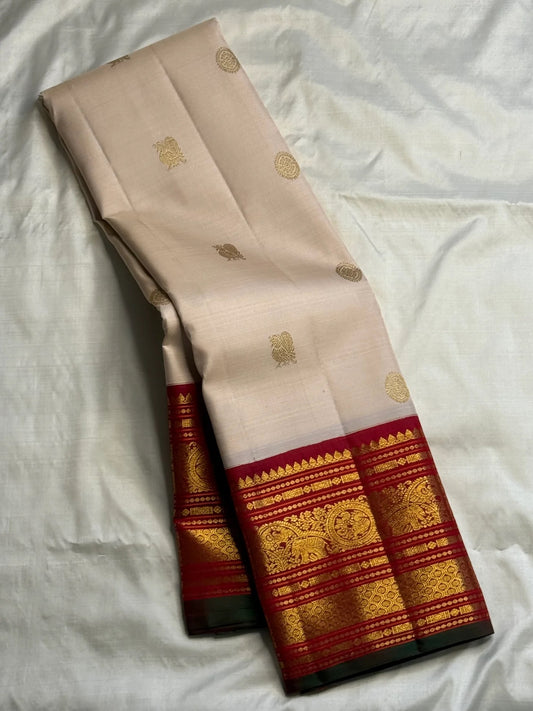 Close view of Arakku Red gold zari Korvai border on Sandalwood Ivory silk.