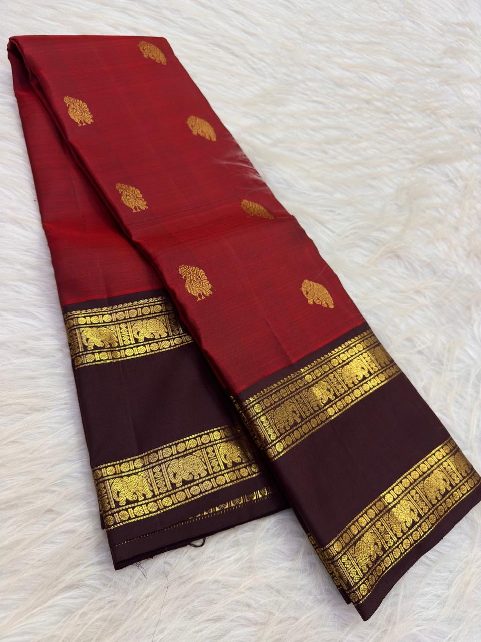 Arakku red Pure Silk Kanjeevaram Rettapet saree with chocolate brown Yaanai zari border, detail view 6