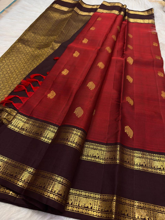 Arakku red Pure Silk Kanjeevaram Rettapet saree with chocolate brown Yaanai zari border, detail view 2