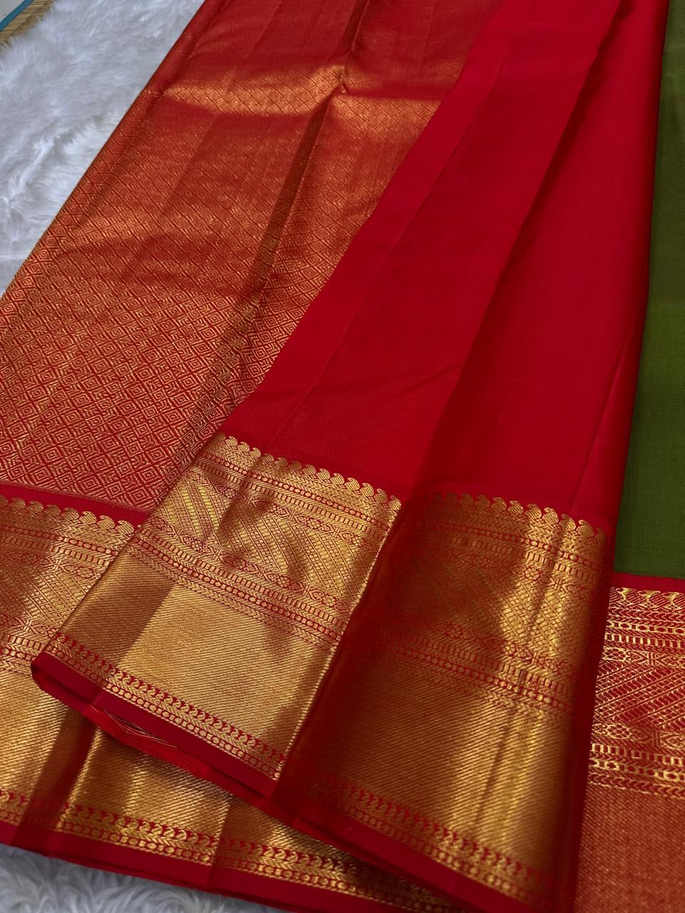 Arakku Red Korvai border with warm gold zari and Reku detailing.