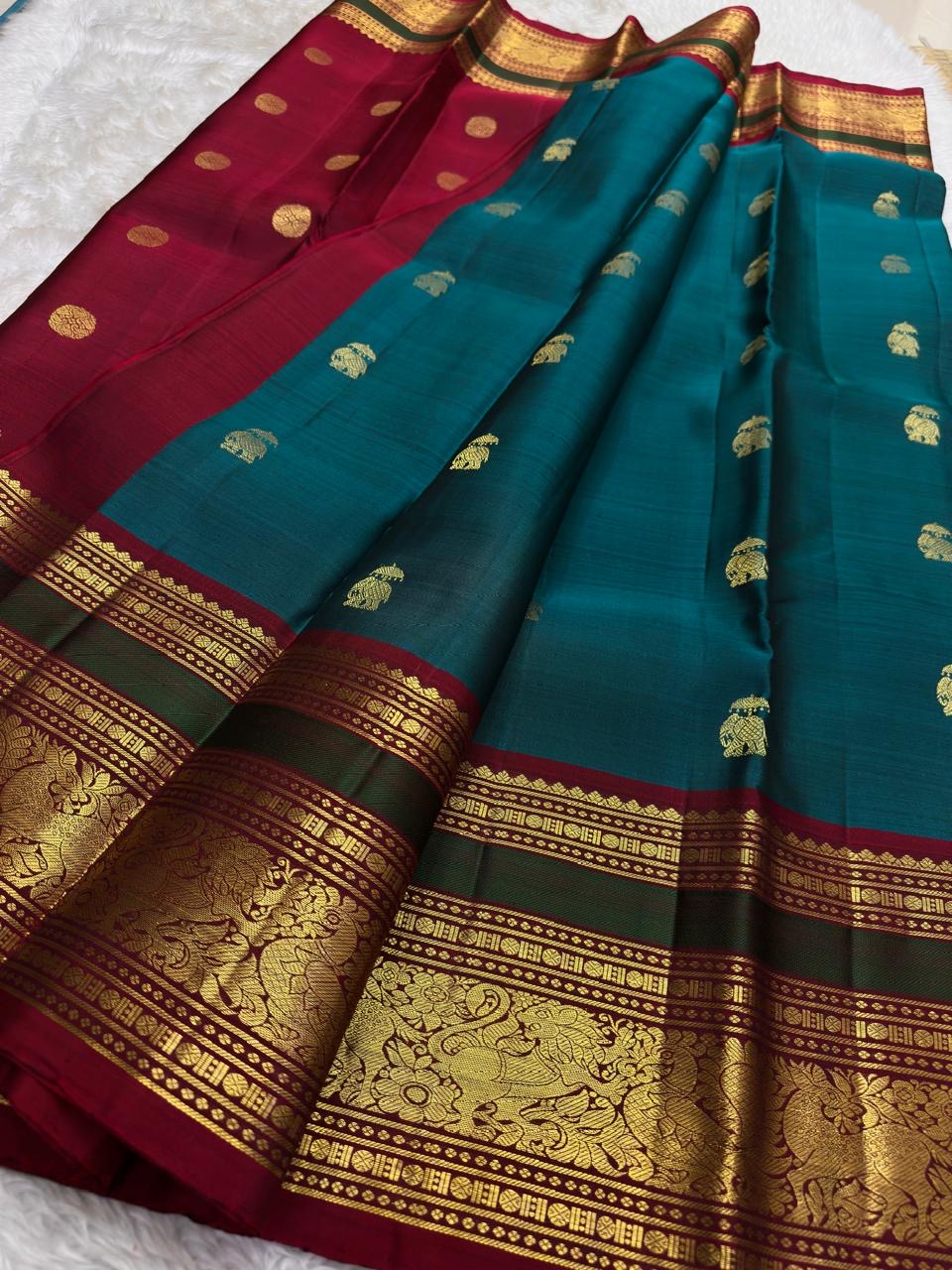 Arakku red pallu with circular gold zari medallions and a long ornamental panel