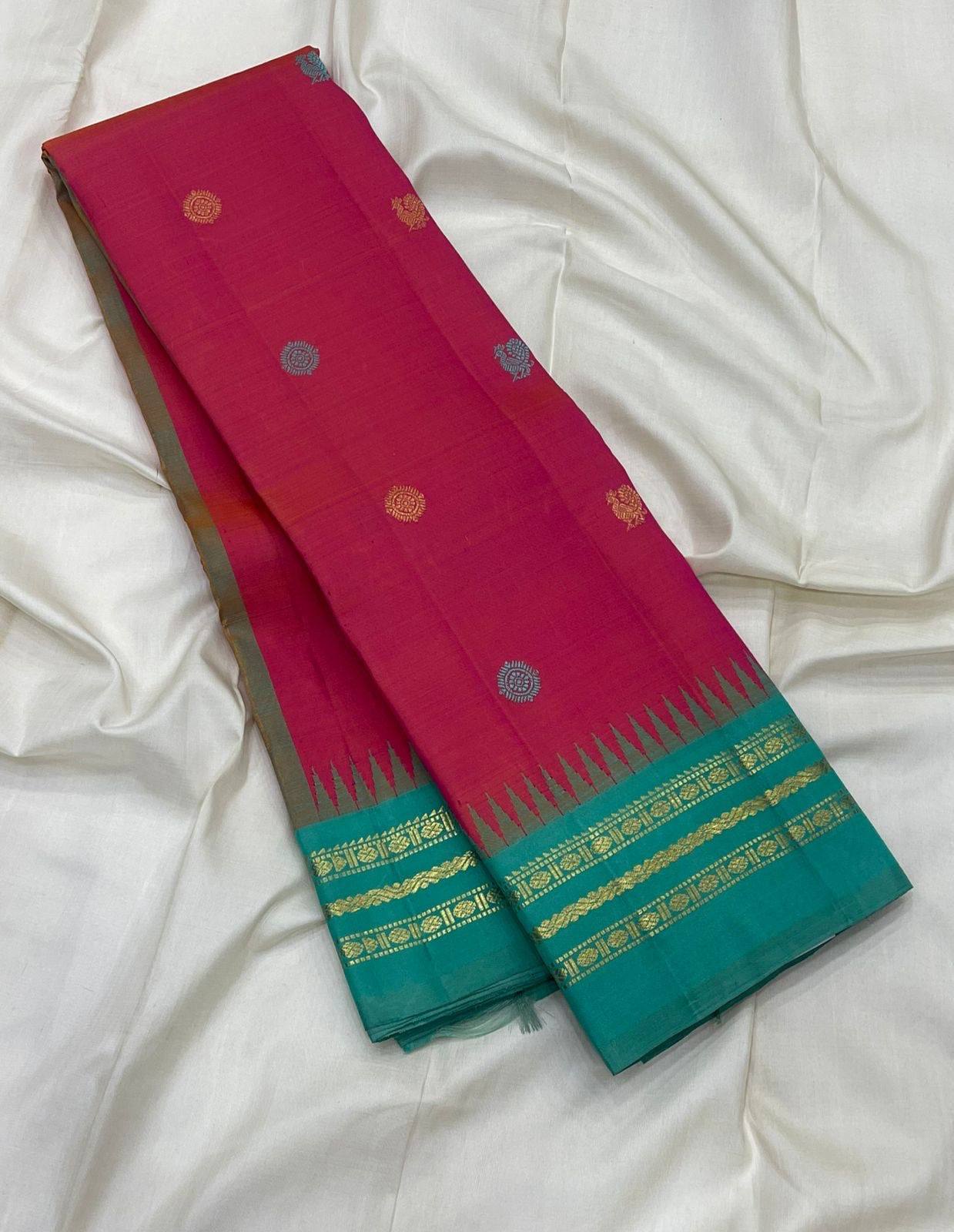 Kaal Irangiya temple edge on teal Korvai border of shot colour tomato red pink Kancheepuram saree