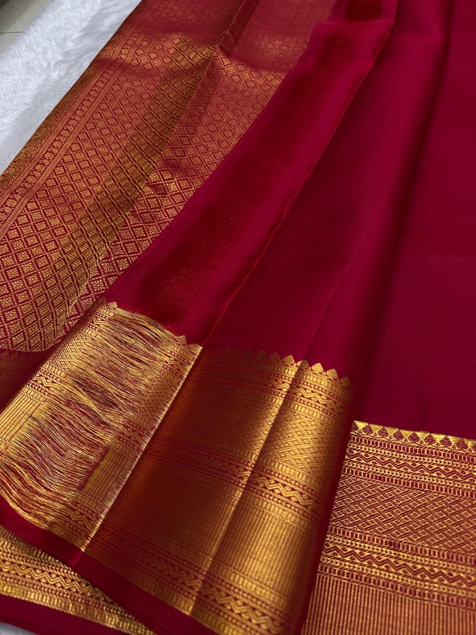 Dense gold Varisaipet pallu on arakku red Zari Kattam Kanjeevaram saree