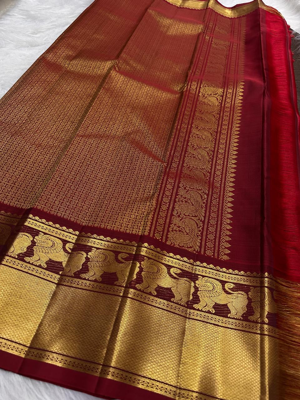 Arakku red border with repeated Yazhi motifs in gold zari