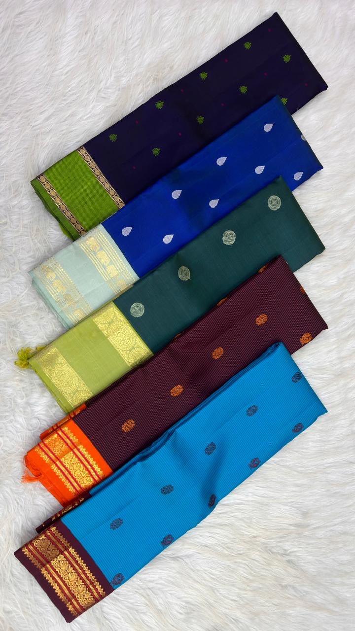 Ramar Blue and Arakku Kai Korvai Kanchipuram saree showing the strong handwoven contrast body and border.